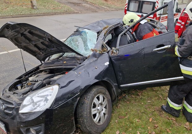 В Запорожье перевернулся автомобиль: пострадал водитель – 