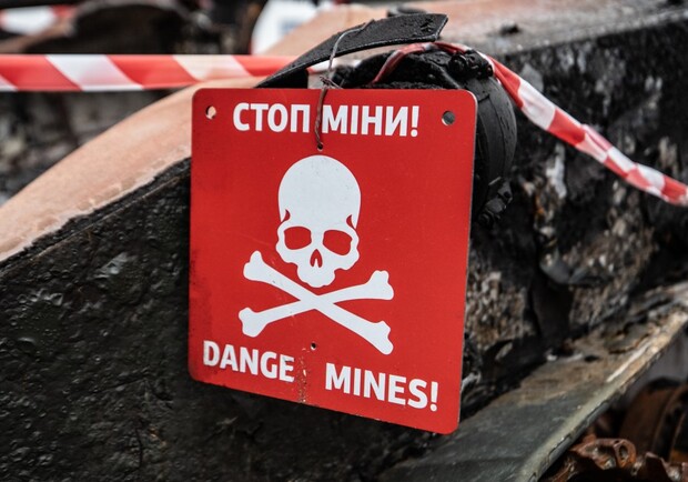 Оккупанты используют гражданские для прохода через минные поля в Запорожской области - 