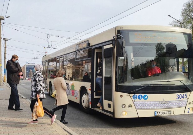 В Запорожье не ходят троллейбусы №3, но запустили большой автобус - фото: Vgorode.ua