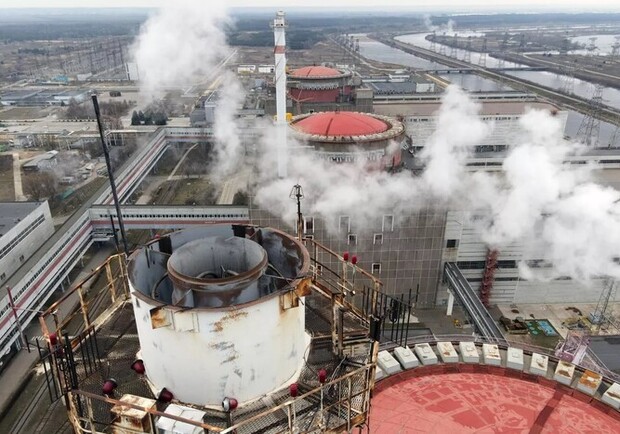 Снижение уровня воды в Каховском водохранилище создает угрозу Запорожской АЭС. 