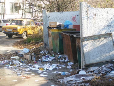 Запорожцам обещают чистые площадки для мусора.
Фото proludey.ru