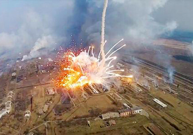 ВСУ уничтожили вражеский склад боеприпасов в Запорожской области. 