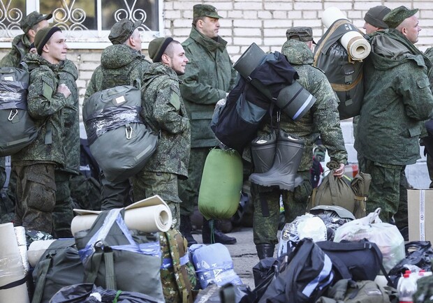 У Бердянську мобілізовані окупанти та дезертири вночі грабують торгові мережі. 