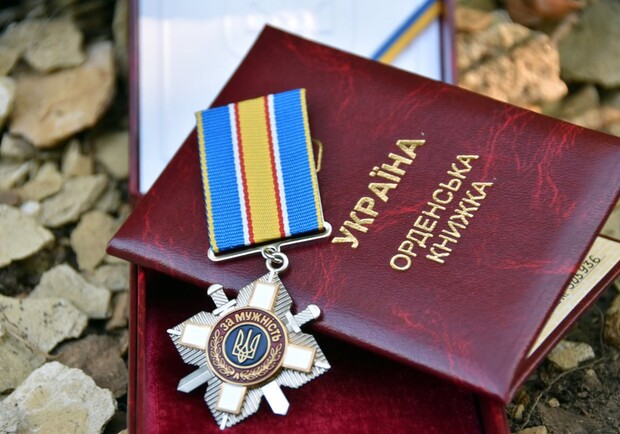 Президент Зеленский вручил награду водителю "Запорожьеоблэнерго". 