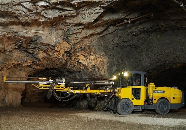 Окупанти вивозять руду із захоплених шахт Запорізького залізорудного комбінаткомбінату. 