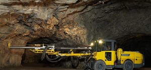 Російські загарбники вивозять руду з окупованої частини Запорізької області