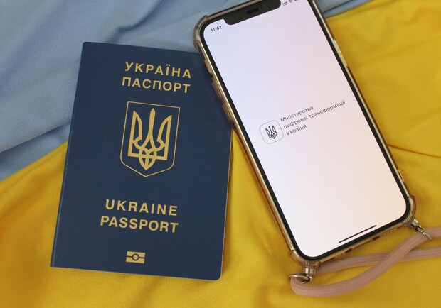 В Украине признали часть загранпаспортов и ID-карт недействительными: как проверить - фото: Vgorode
