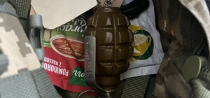 В Днепре на железнодорожном вокзале полиция задержала военного с гранатой 