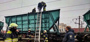 При попытке сделать фото на крыше вагона погиб подросток в Вишневом