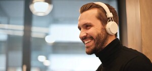 10 песен, которые чаще всего слушали в Днепре в течение недели