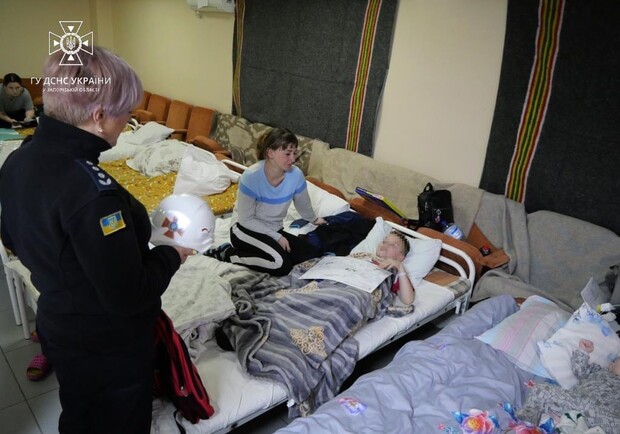 Як себе почувають діти, які травмувалися від вибуху гранати у Запорізькій області. 