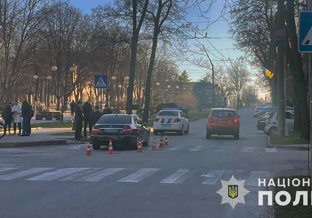 В центре Запорожья легковушка сбила девочку-подростка: полиция ищет свидетелей ДТП. 