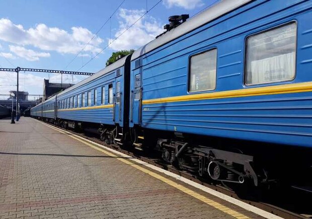 На Дніпропетровщині та Запоріжжі низка приміських поїздів змінили графік руху 