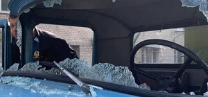 У Дніпропетровській області чоловік з сокирою накинувся на комунальників (відео)