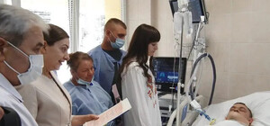 В больнице Днепра тяжело раненый боец женился на своей любимой