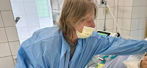 В Днепре спасли железнодорожника, которому в результате обстрела оторвало ногу