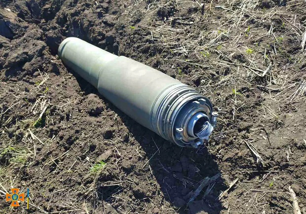 У двох районах Запорізької області знайшли снаряди від РСЗВ. 