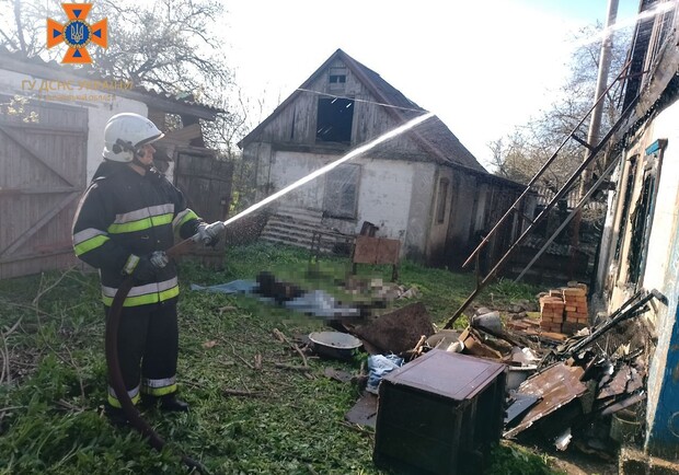 У Запорізькому районі сталася пожежа у житловому будинку: загинуло троє людей. 