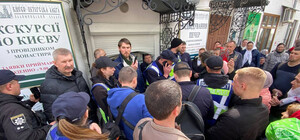 В Киево-Печерской лавре верующие УПЦ блокировали работу комиссии Минкульта