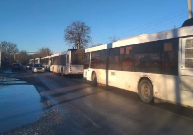 В Мелитополь оккупанты завезли десятки автобусов 