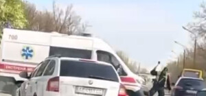 В Кривом Роге столкнулись 5 авто: серьезно пострадала беременная женщина
