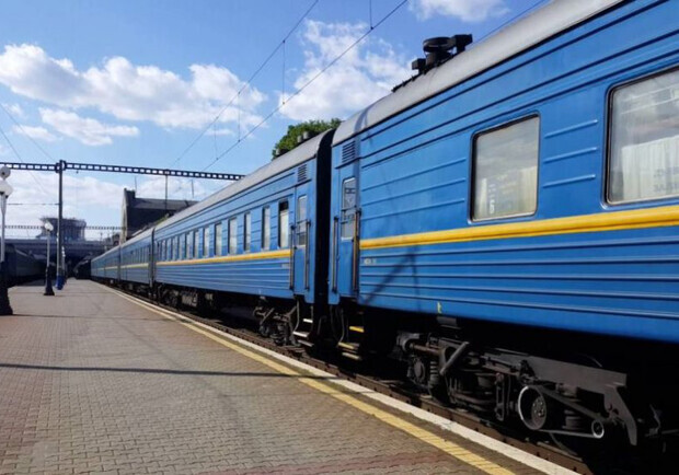 Некоторые поезда, курсирующие через Днепр и Запорожье, изменят график движения. 