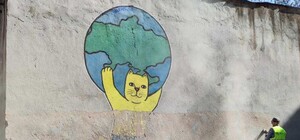 На Черьомушках комунальники зафарбували кота-патріота