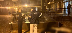 В Одессе из-за падения с балкона многоэтажки погибли женщина и двухлетняя девочка