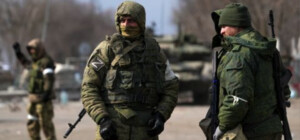 Очереди на заправках и выдача трудовых: в Мелитополе и Энергодаре началась паника