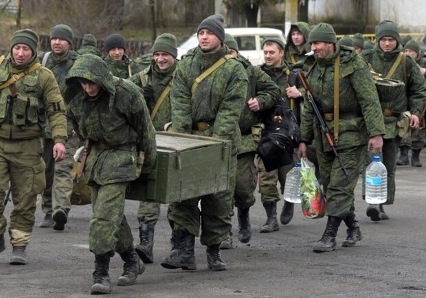 Как оккупанты эвакуируются с временно захваченных территорий Запорожской области. 