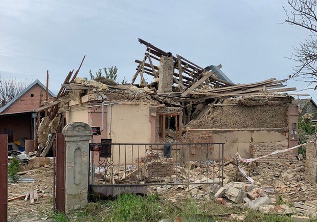 Вражеские обстрелы Запорожского района: из-под завалов достали тело погибшего. 