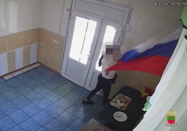 У Мелітополі 25-річна дівчина зірвала прапор РФ у кафе: її знайшли окупанти 