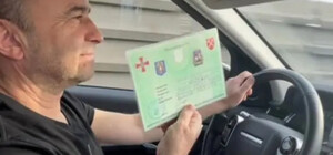 Виктор Павлик попал в скандал из-за спецпропуска, которым похвасталась его жена