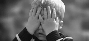 В Запорожье многодетная мать избила годовалого сына