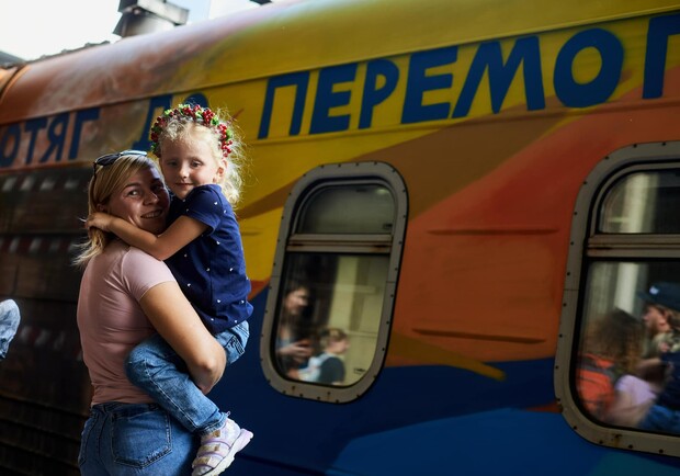 Из Запорожья через Днепр будет курсировать новый поезд в Закарпатье. 