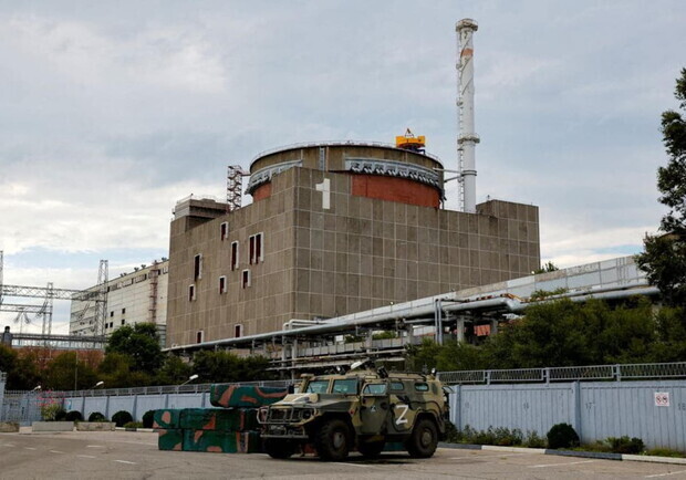 Окупанти використовують територію трьох енергоблоків Запорізької АЕС як військову базу. 
