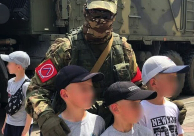 Оккупанты принудительно "эвакуируют" детей из Бердянска -