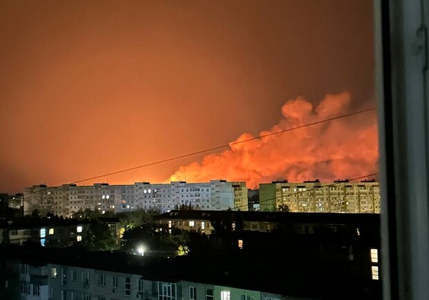 У Бердянську пролунав вибух і почалася масштабна пожежа 