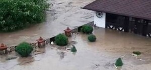 Надзвичайники рятують людей із підтоплених будинків у Східниці 