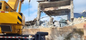 В Кривом Роге из-за обстрелов поврежден склад бутылированной воды