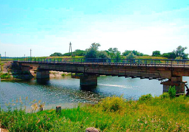 Полковник ВСУ сообщил, что партизаны взорвали мост в Днепрорудном. 