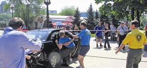 В Донецке телохранитель Ющенко рассказал, как защищал экс-президента от бабушек