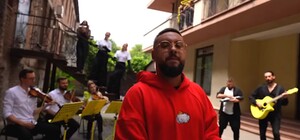 MONATIK в Днепре спел новую песню посреди улицы