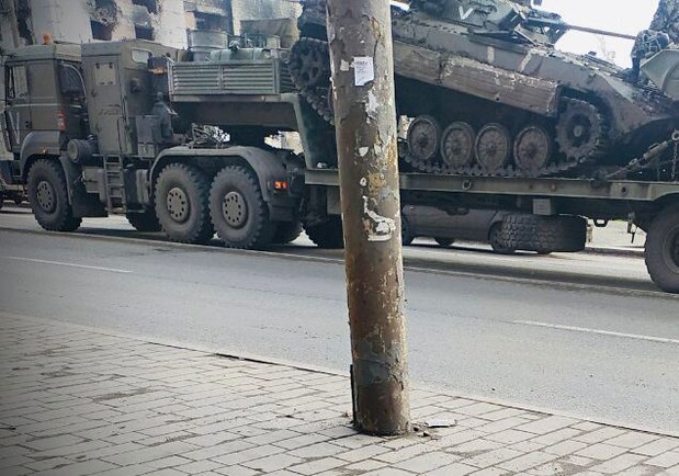 Армія РФ продовжує перекидати боєприпаси і танки в бік Бердянська. 