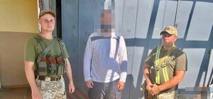 На Одещині на кордоні з Молдовою затримали чоловіка під час спроби дати хабар