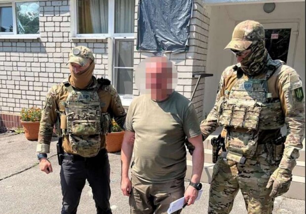Арестован запорожский военком, который выписывал штабным чиновникам "боевые". 
