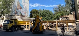 На Подоле снесли уникальный для Киева деревянный дом начала XIX века - фото