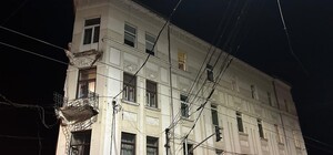 У центрі Львова вночі впав балкон з чоловіком – фото