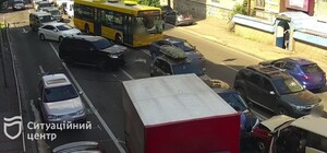 В центре Днепра огромные пробки из-за ДТП на съезде с Нового моста
