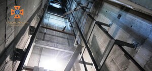 В Запорожье во время монтажных работ в шахте лифта погиб рабочий, еще двое попали в больницу